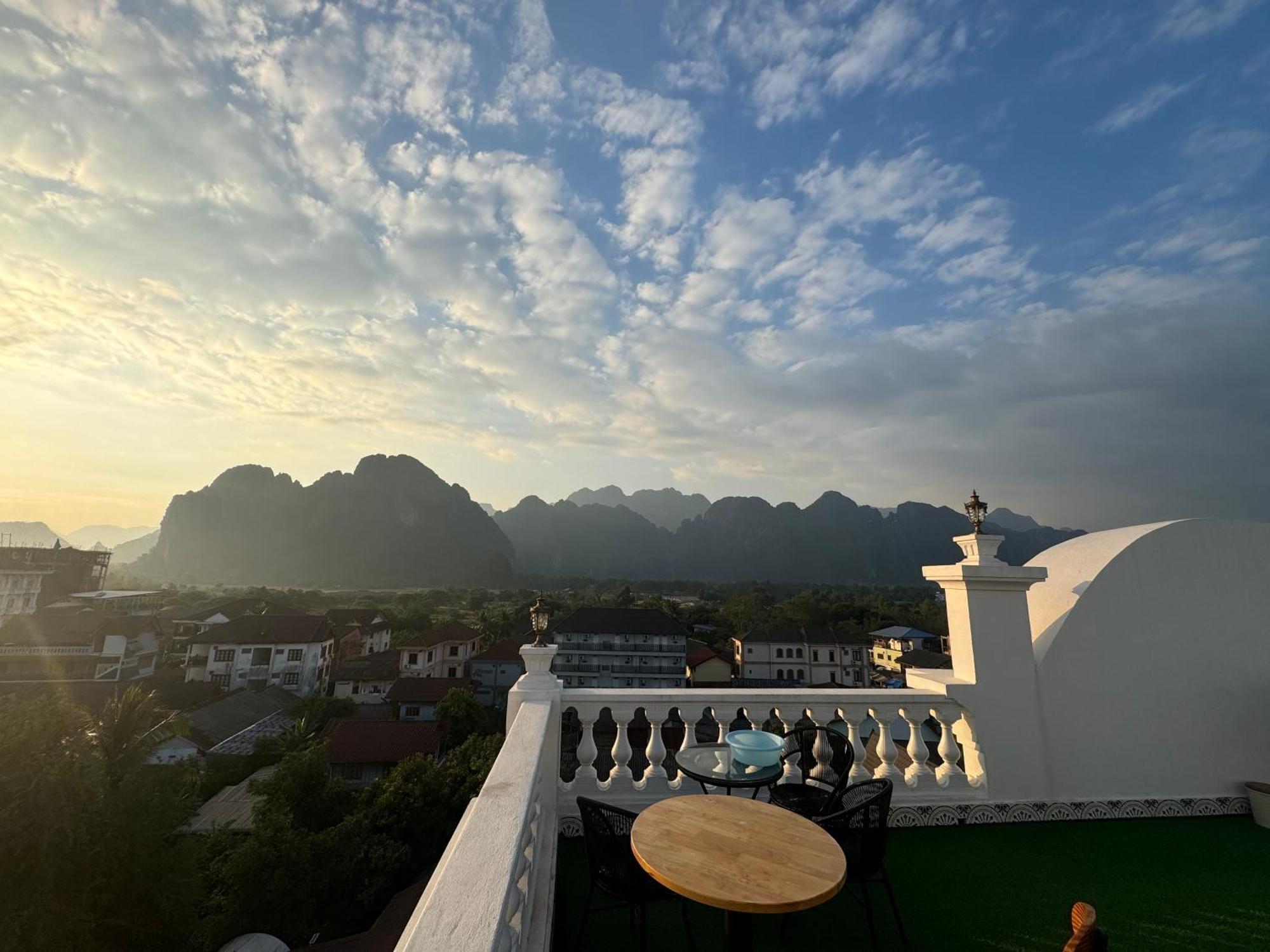 Sky Hotel Vang Vieng Εξωτερικό φωτογραφία