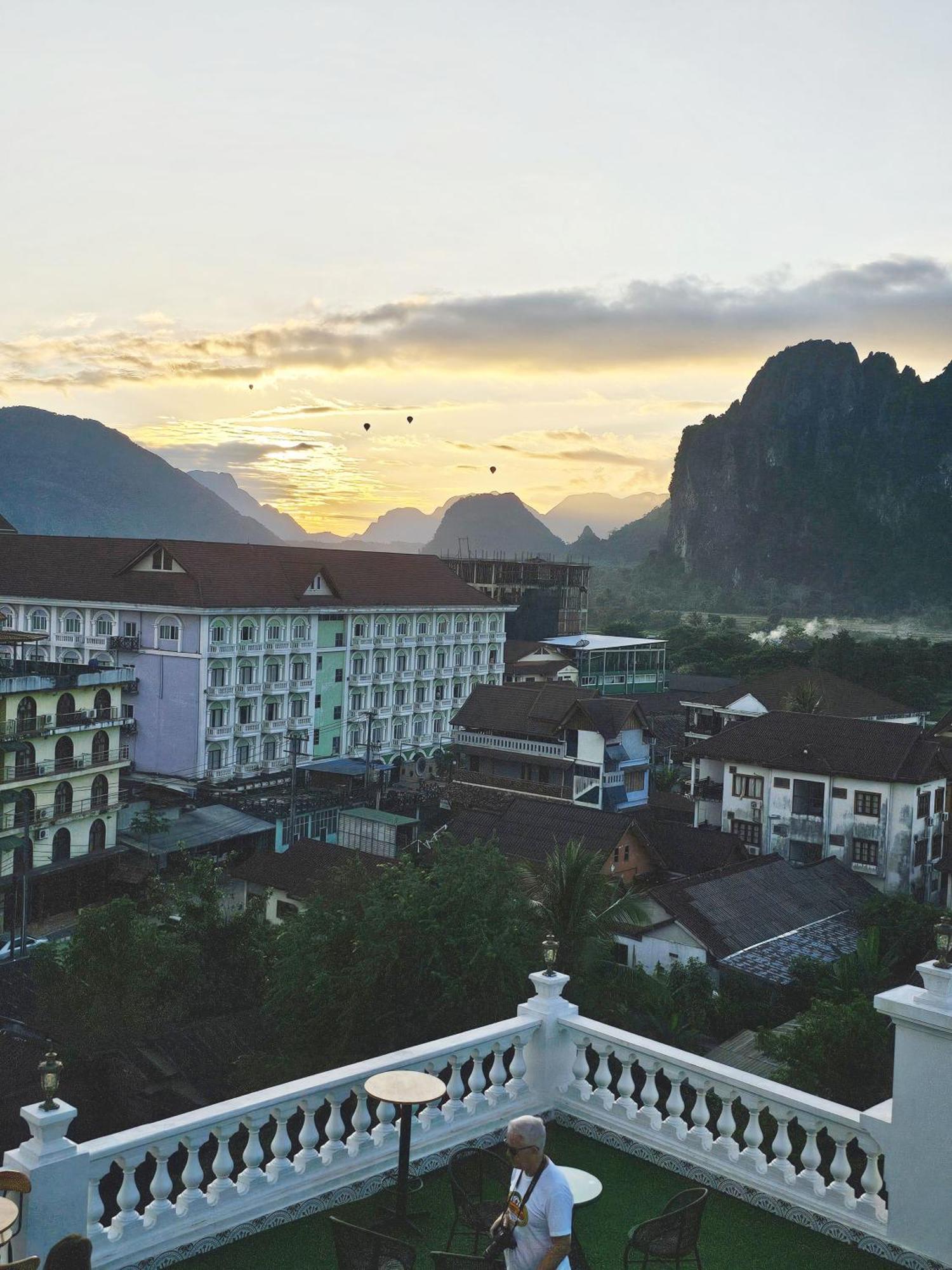 Sky Hotel Vang Vieng Εξωτερικό φωτογραφία